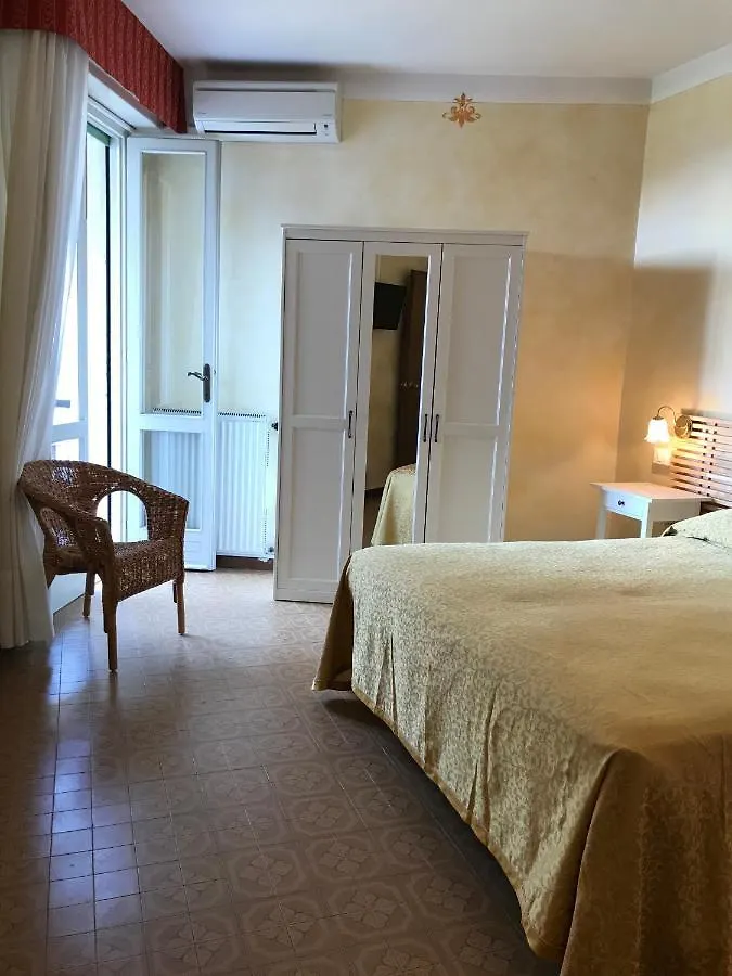 Albergo Villa Angela Toscolano Maderno Hotel